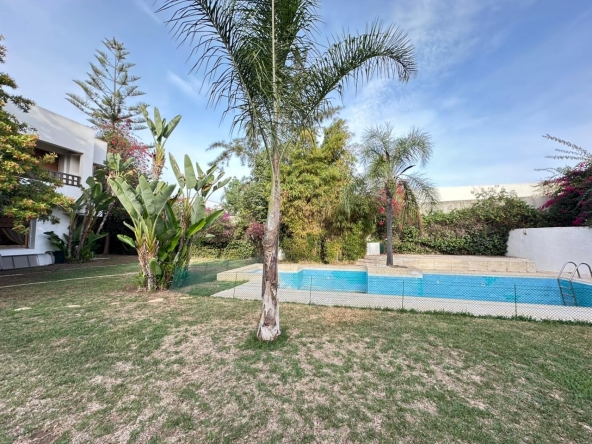 Trés Belle Villa à vendre à souissi - Media7 Immobilier